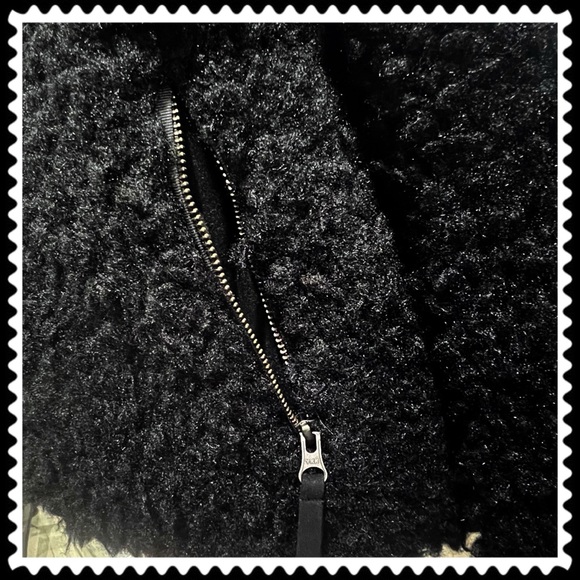 UGG Maeve Oversized Sherpa Teddy Cropped Jacket / Black / Size M / NWOT - Picture 10 of 11